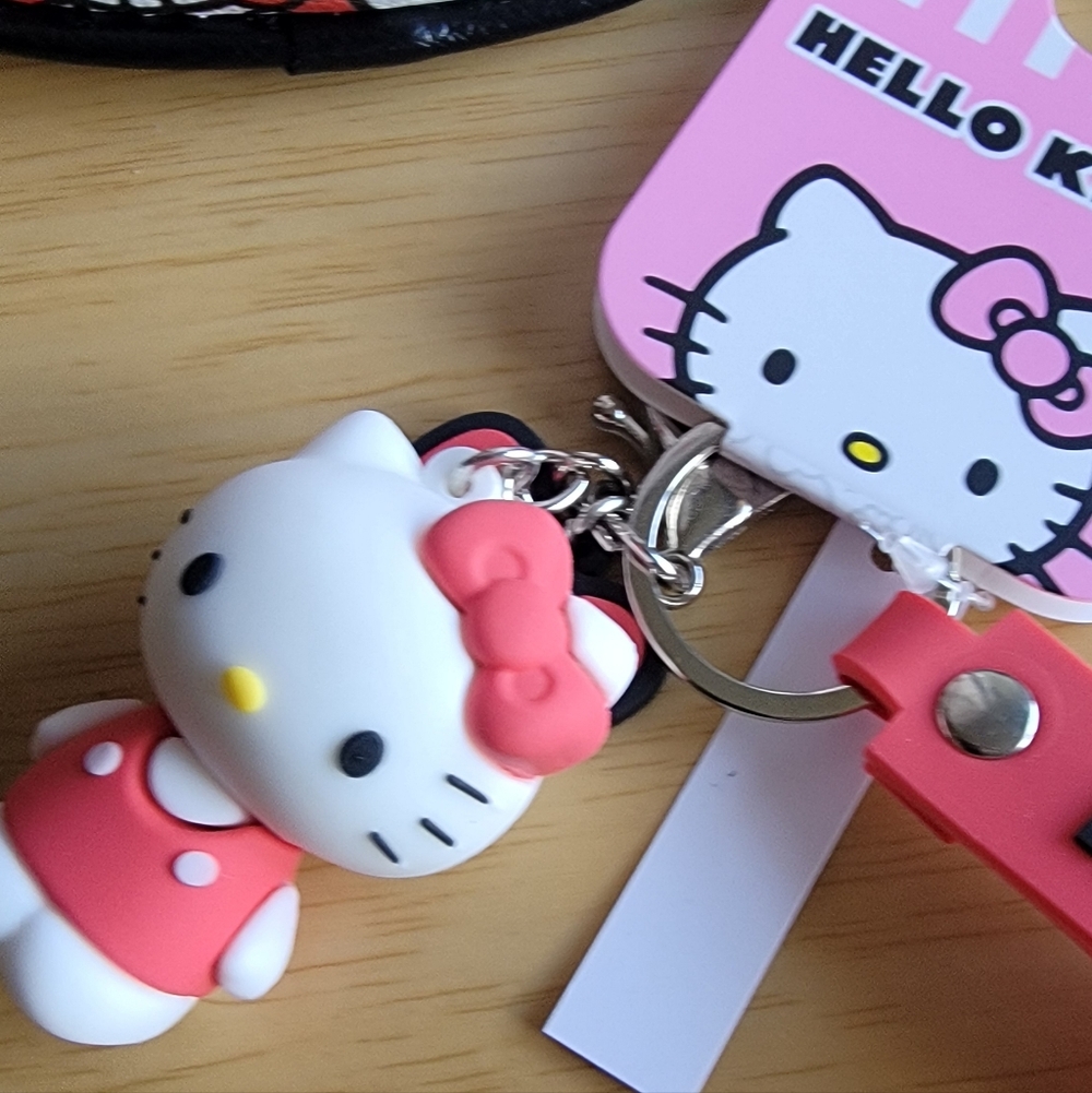 Hello Kitty Phone Crossbody Bag And Hello Kitty Keychain - Picture 2 of 9